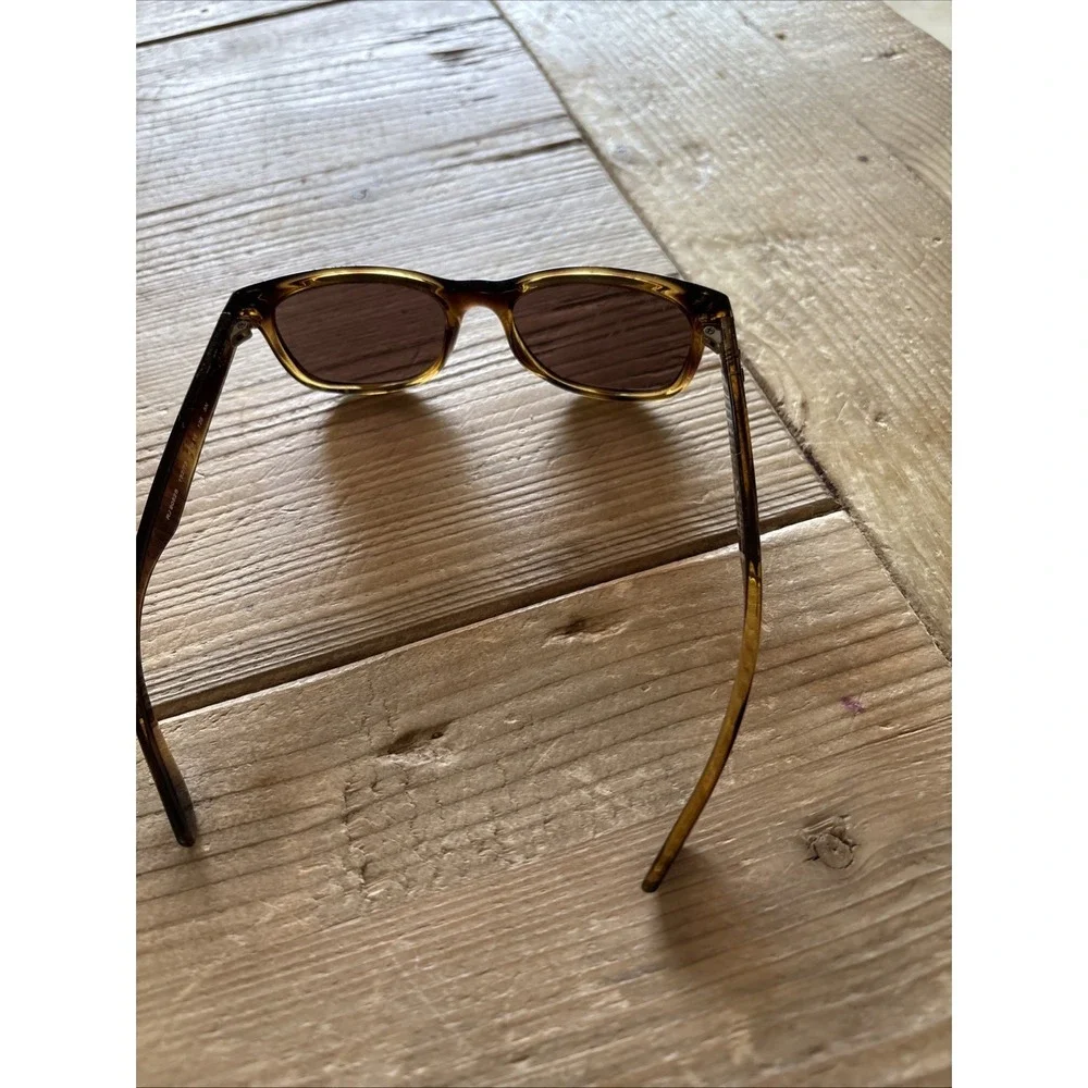Pre-owned Ray-Ban Junior sunglasses. Scratched lenses; good frame. See photos.